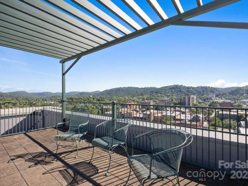 84 Walnut Street, Asheville, NC 28801.  MLS# CAR4243145, YatesRealty ID 6350. 