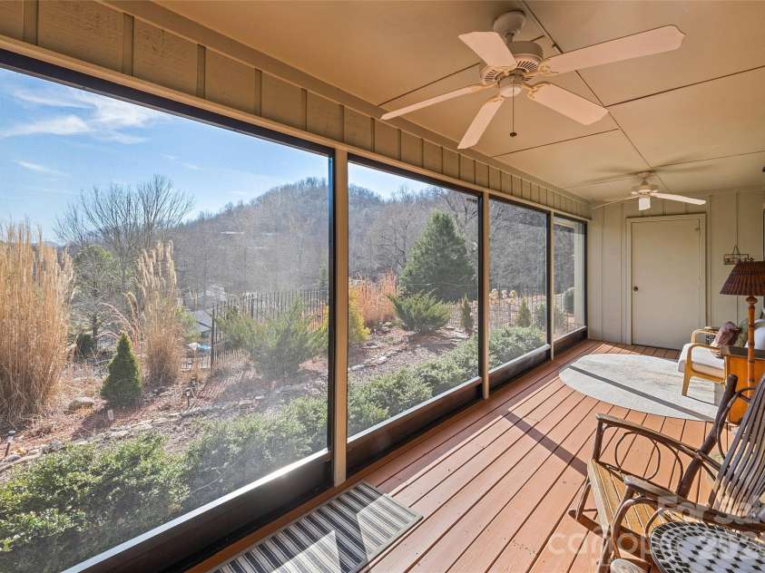 12 A Willow View Drive, Franklin, NC 28734.  MLS# CAR4337049, YatesRealty ID 6351. 