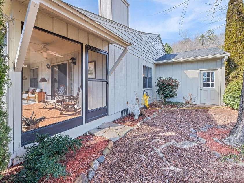 12 A Willow View Drive, Franklin, NC 28734.  MLS# CAR4337049, YatesRealty ID 6351. 