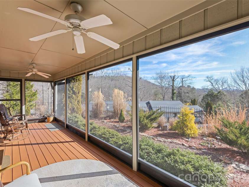 12 A Willow View Drive, Franklin, NC 28734.  MLS# CAR4337049, YatesRealty ID 6351. 