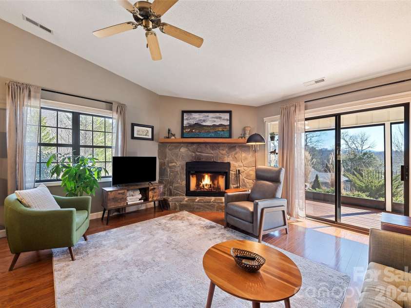 12 A Willow View Drive, Franklin, NC 28734.  MLS# CAR4337049, YatesRealty ID 6351. 