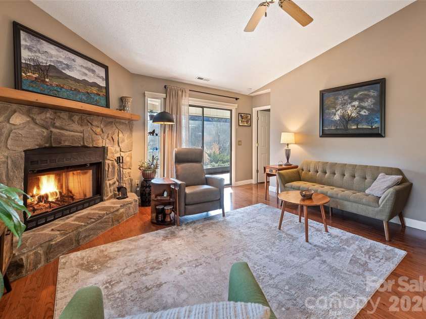 12 A Willow View Drive, Franklin, NC 28734.  MLS# CAR4337049, YatesRealty ID 6351. 