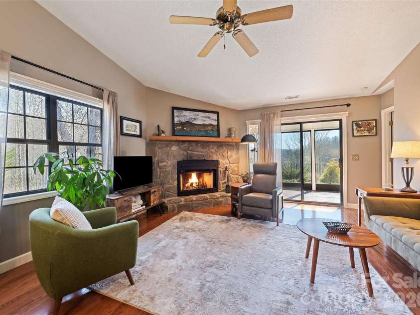 12 A Willow View Drive, Franklin, NC 28734.  MLS# CAR4337049, YatesRealty ID 6351. 