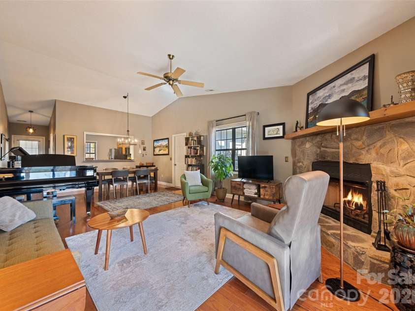 12 A Willow View Drive, Franklin, NC 28734.  MLS# CAR4337049, YatesRealty ID 6351. 