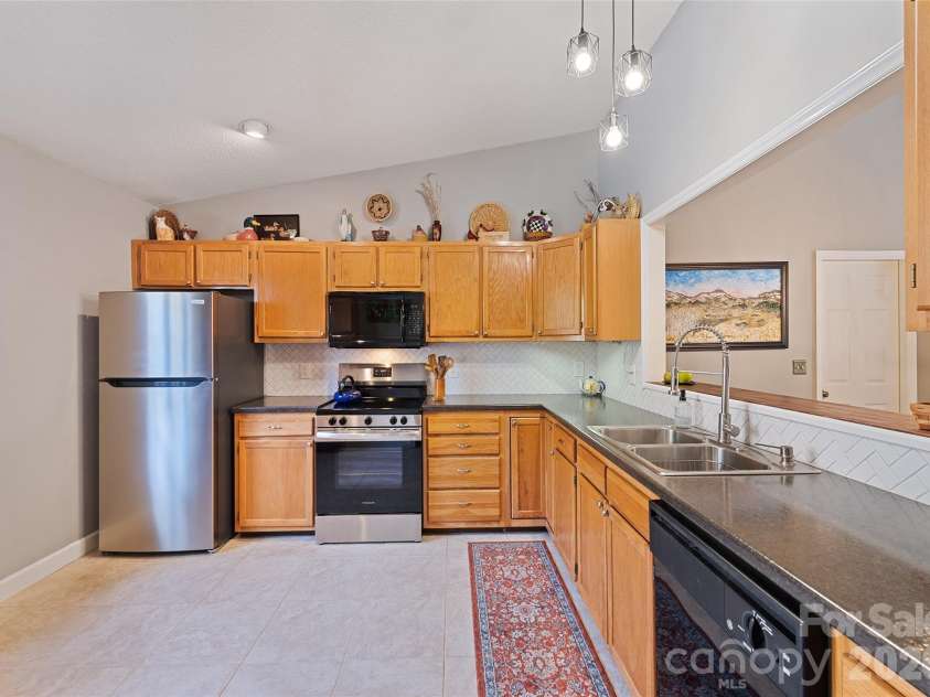 12 A Willow View Drive, Franklin, NC 28734.  MLS# CAR4337049, YatesRealty ID 6351. 