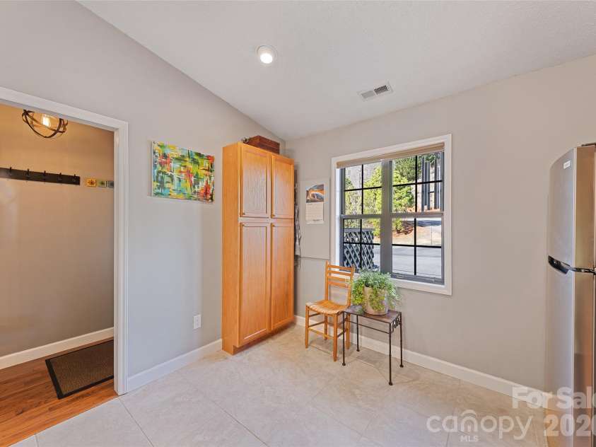 12 A Willow View Drive, Franklin, NC 28734.  MLS# CAR4337049, YatesRealty ID 6351. 