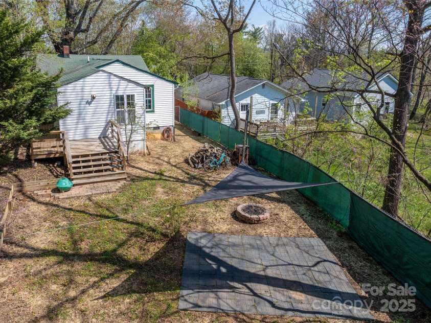 27 W Stewart Street, Asheville, NC 28806.  MLS# CAR4247708, YatesRealty ID 6351. Fenced Backyard and Firepit