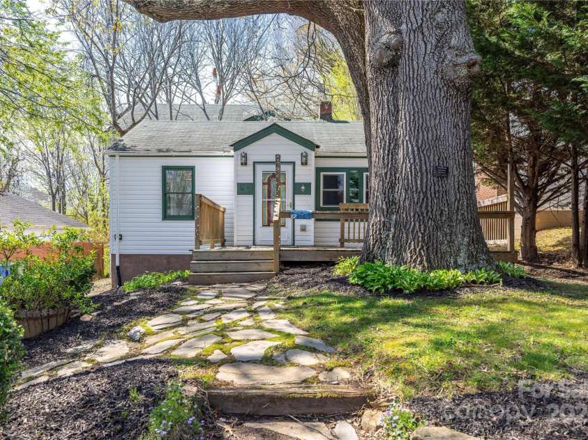 27 W Stewart Street, Asheville, NC 28806.  MLS# CAR4247708, YatesRealty ID 6351. Large Front Deck and Majestic Oak tree