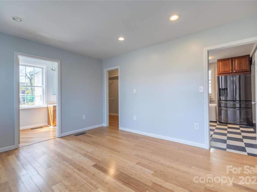 27 W Stewart Street, Asheville, NC 28806.  MLS# CAR4247708, YatesRealty ID 6351. Primary Bedroom