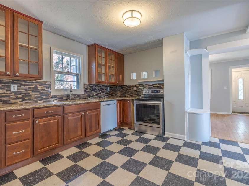 27 W Stewart Street, Asheville, NC 28806.  MLS# CAR4247708, YatesRealty ID 6351. Stainless Range and Solid Surface Countertops