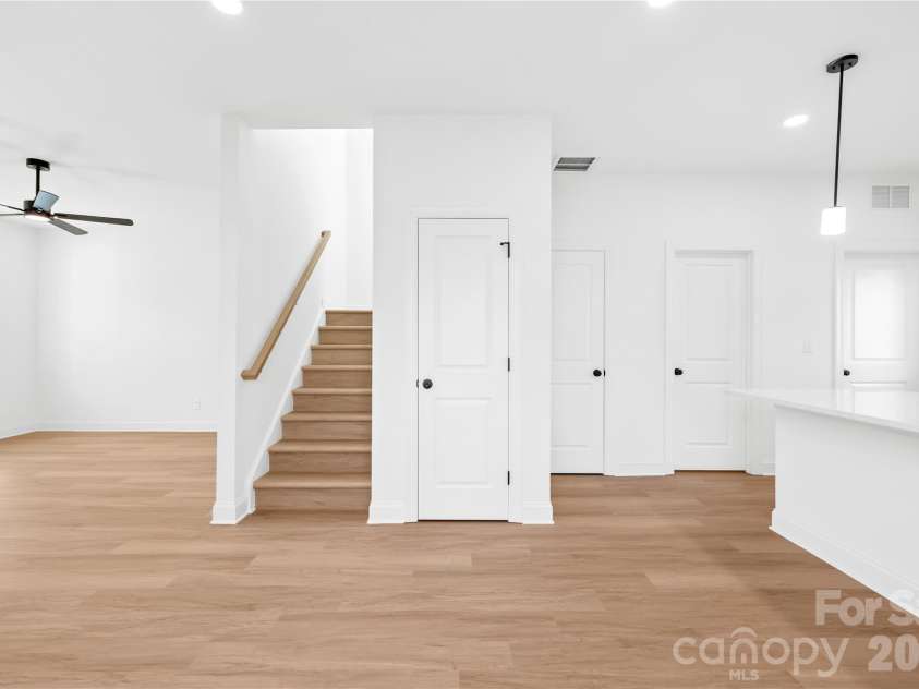 6900 Barrington Drive, Charlotte, NC 28215.  MLS# CAR4359923, YatesRealty ID 6353. 