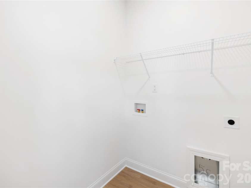 6900 Barrington Drive, Charlotte, NC 28215.  MLS# CAR4359923, YatesRealty ID 6353. Laundry