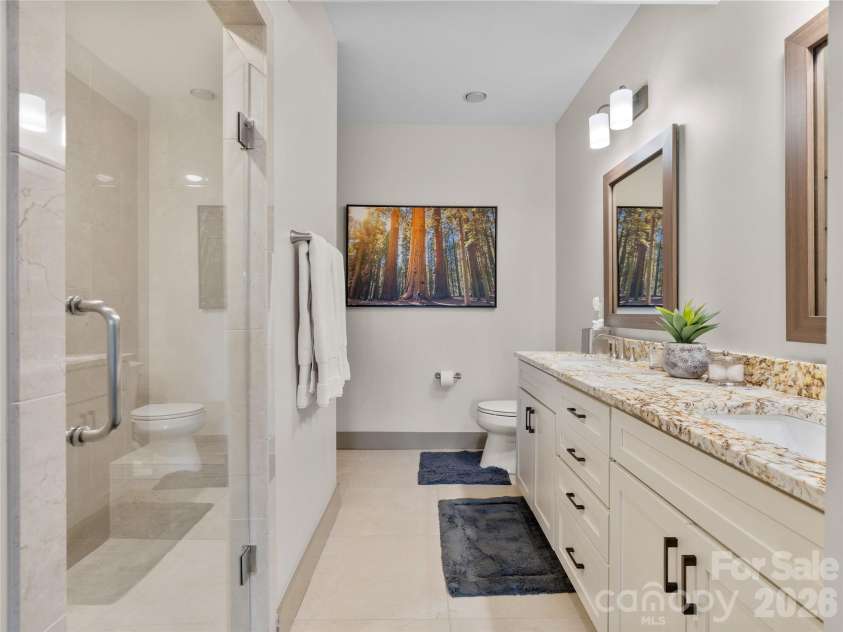 9 Soaring Hawk View, Asheville, NC 28804.  MLS# CAR4351587, YatesRealty ID 6354. En-suite Full Bath with Shower