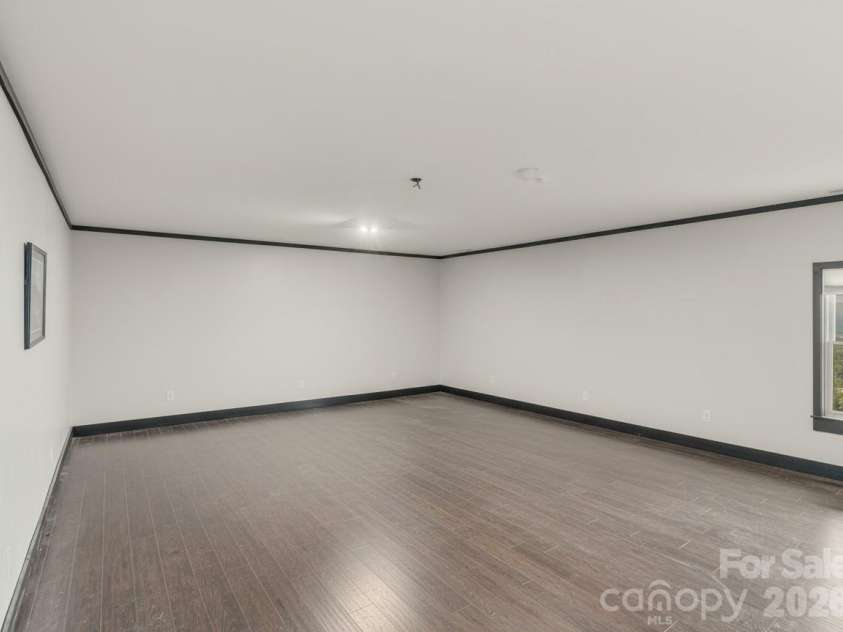9 Soaring Hawk View, Asheville, NC 28804.  MLS# CAR4351587, YatesRealty ID 6354. Lower: Flex Room 