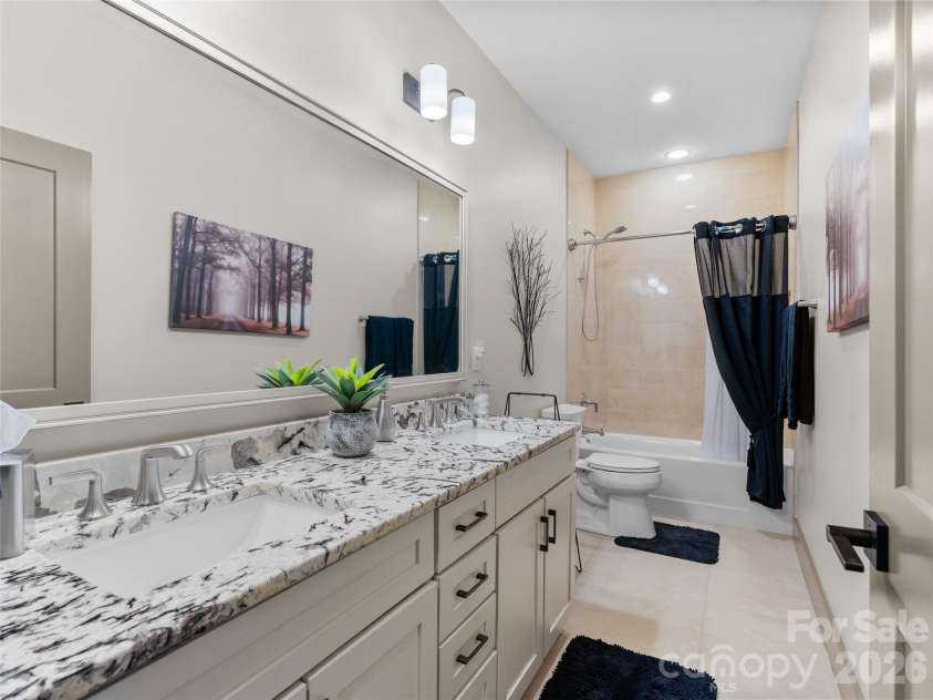 9 Soaring Hawk View, Asheville, NC 28804.  MLS# CAR4351587, YatesRealty ID 6354. Main: Full Bath (Hall)