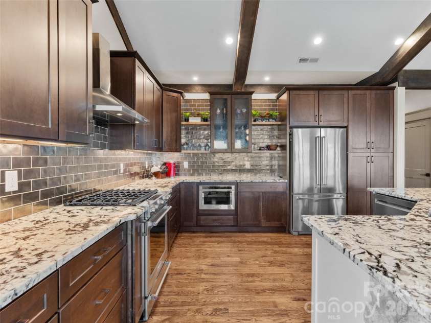 9 Soaring Hawk View, Asheville, NC 28804.  MLS# CAR4351587, YatesRealty ID 6354. Main: Kitchen