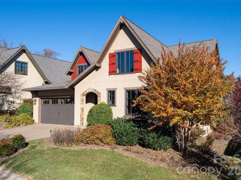 38 Chantilly Drive, Asheville, NC 28804.  MLS# CAR4320562, YatesRealty ID 6355. 
