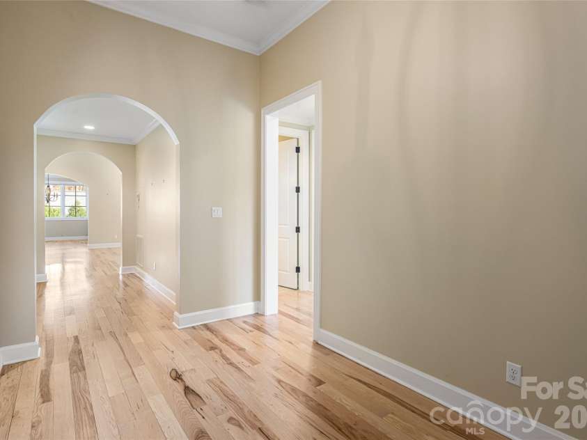 38 Chantilly Drive, Asheville, NC 28804.  MLS# CAR4320562, YatesRealty ID 6355. 
