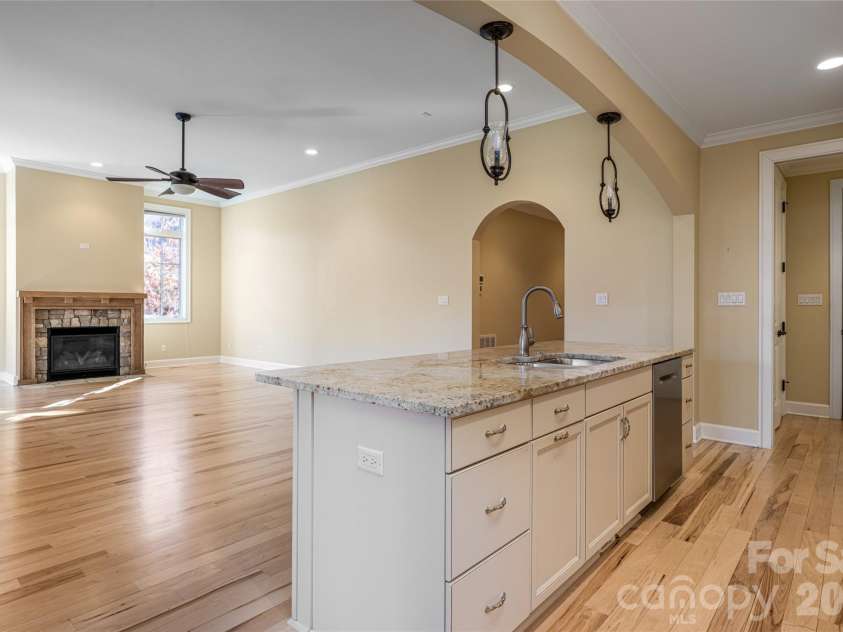 38 Chantilly Drive, Asheville, NC 28804.  MLS# CAR4320562, YatesRealty ID 6355. 