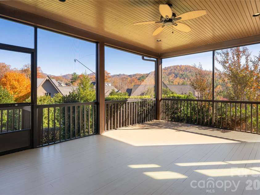 38 Chantilly Drive, Asheville, NC 28804.  MLS# CAR4320562, YatesRealty ID 6355. 