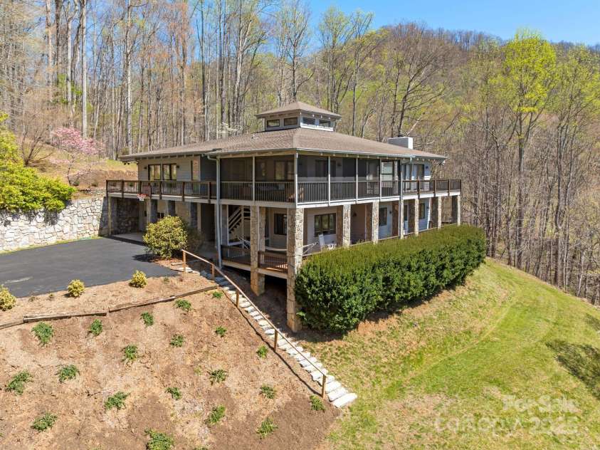 445 Country Club Drive, Canton, NC 28716.  MLS# CAR4240266, YatesRealty ID 6357. 445 Country Club Dr