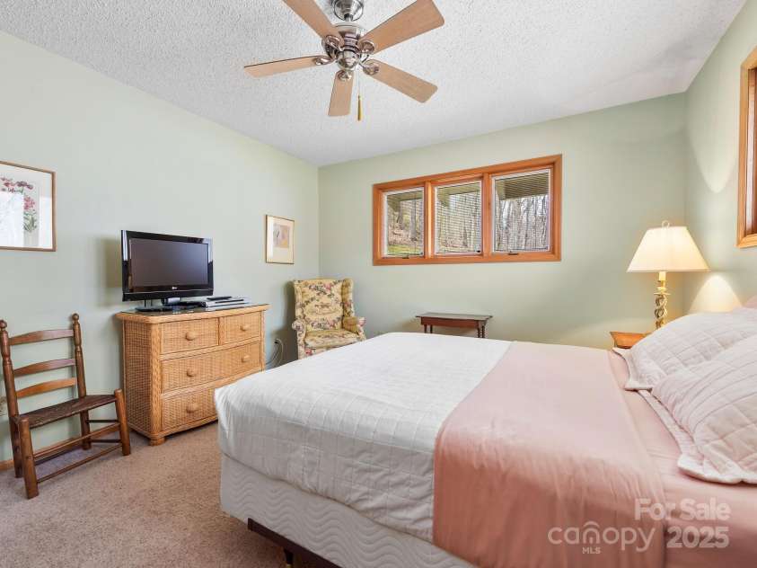 445 Country Club Drive, Canton, NC 28716.  MLS# CAR4240266, YatesRealty ID 6357. 