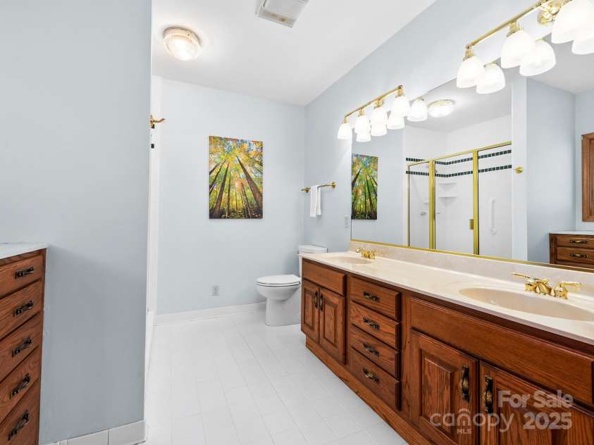 445 Country Club Drive, Canton, NC 28716.  MLS# CAR4240266, YatesRealty ID 6357. Bathroom