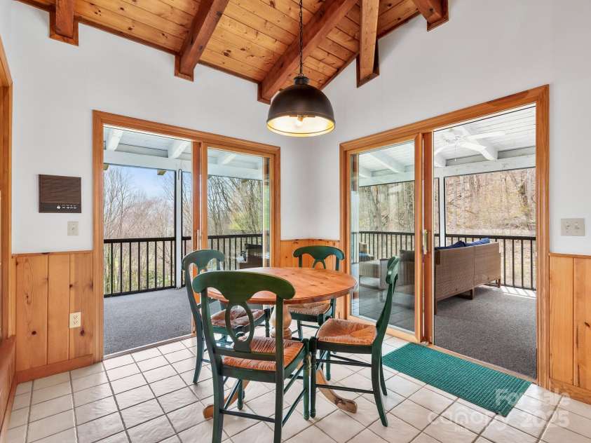 445 Country Club Drive, Canton, NC 28716.  MLS# CAR4240266, YatesRealty ID 6357. Breakfast Nook