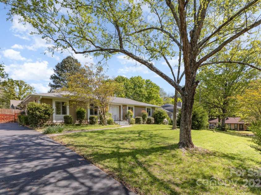 7212 Hackberry Lane, Charlotte, NC 28226.  MLS# CAR4235339, YatesRealty ID 6358. 