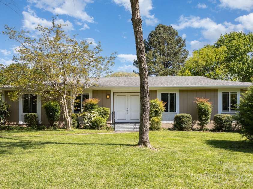 7212 Hackberry Lane, Charlotte, NC 28226.  MLS# CAR4235339, YatesRealty ID 6358. 