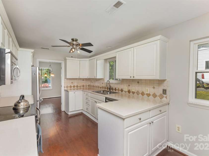 7212 Hackberry Lane, Charlotte, NC 28226.  MLS# CAR4235339, YatesRealty ID 6358. 