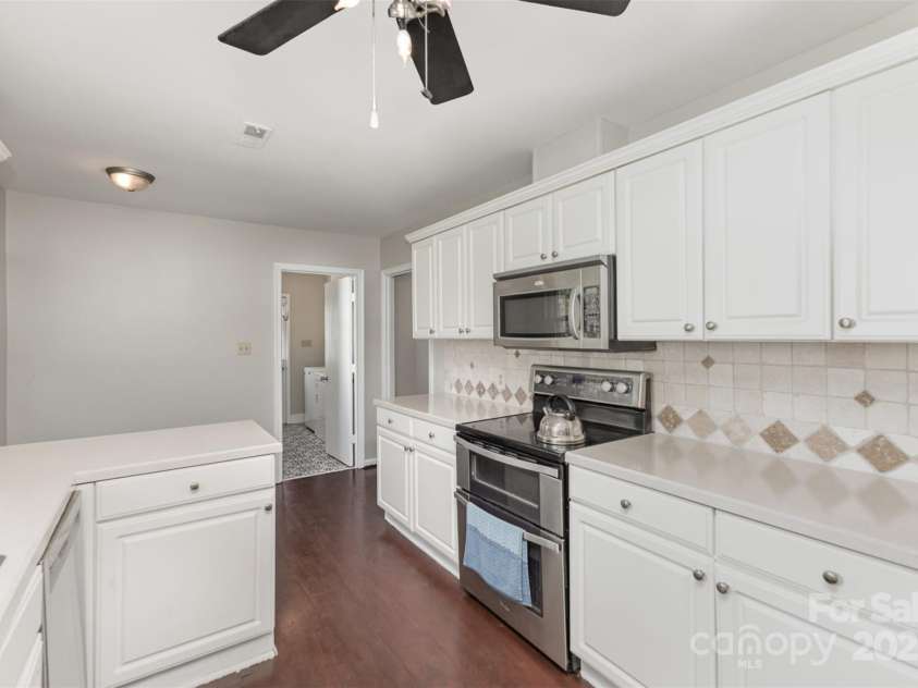 7212 Hackberry Lane, Charlotte, NC 28226.  MLS# CAR4235339, YatesRealty ID 6358. 
