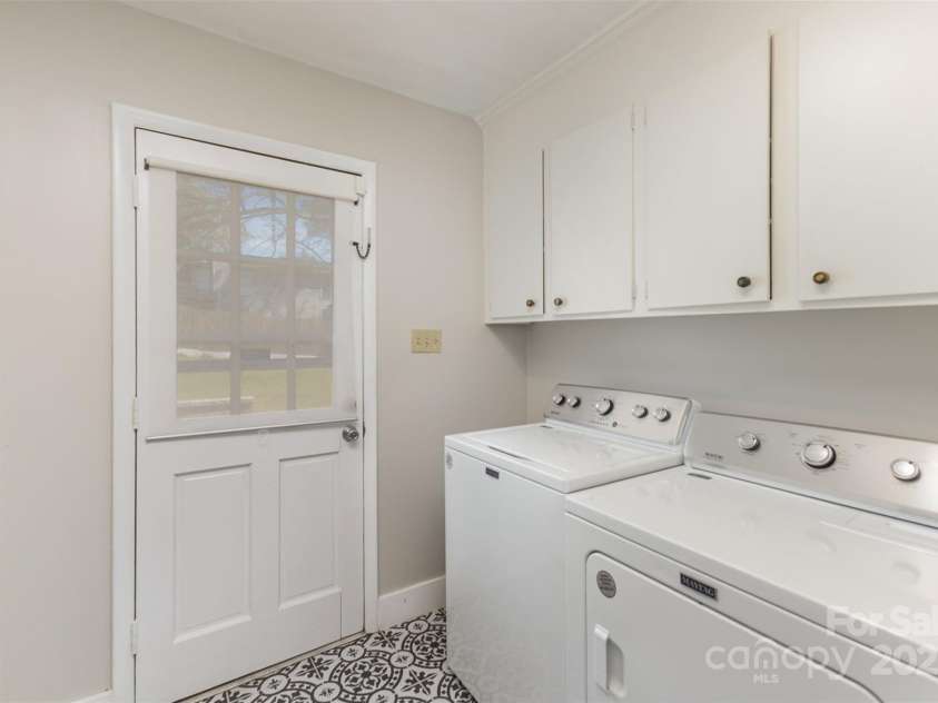 7212 Hackberry Lane, Charlotte, NC 28226.  MLS# CAR4235339, YatesRealty ID 6358. 