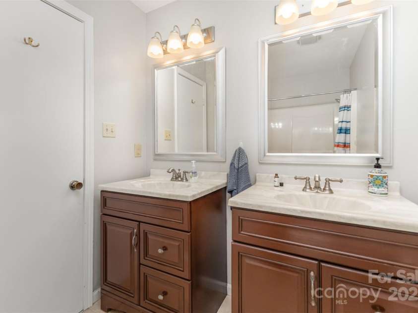 7212 Hackberry Lane, Charlotte, NC 28226.  MLS# CAR4235339, YatesRealty ID 6358. 