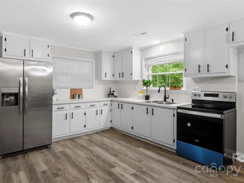 7860 Henry Harris Road, Fort Mill, SC 29707.  MLS# CAR4257339, YatesRealty ID 636. 