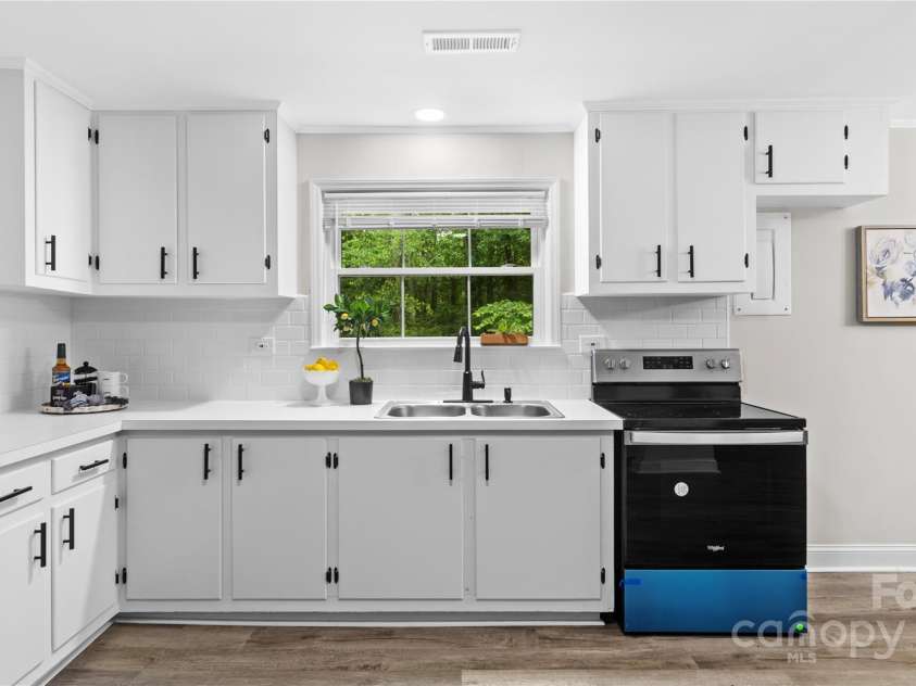 7860 Henry Harris Road, Fort Mill, SC 29707.  MLS# CAR4257339, YatesRealty ID 636. 