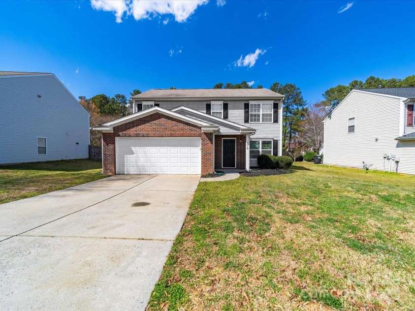 4018 Larkhaven Village Drive, Charlotte, NC 28215.  MLS# CAR4248378, YatesRealty ID 6360. 