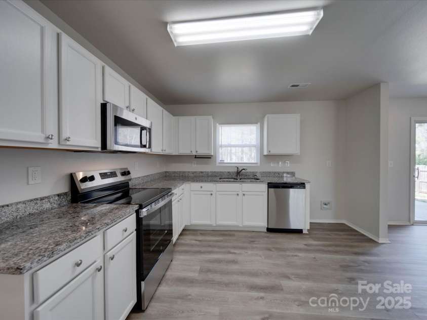 4018 Larkhaven Village Drive, Charlotte, NC 28215.  MLS# CAR4248378, YatesRealty ID 6360. 