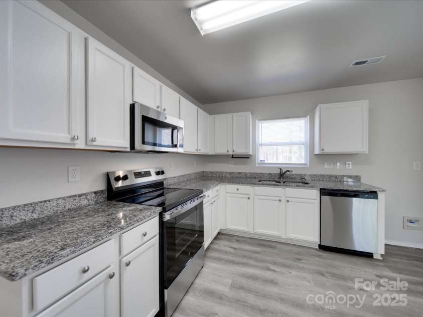 4018 Larkhaven Village Drive, Charlotte, NC 28215.  MLS# CAR4248378, YatesRealty ID 6360. 