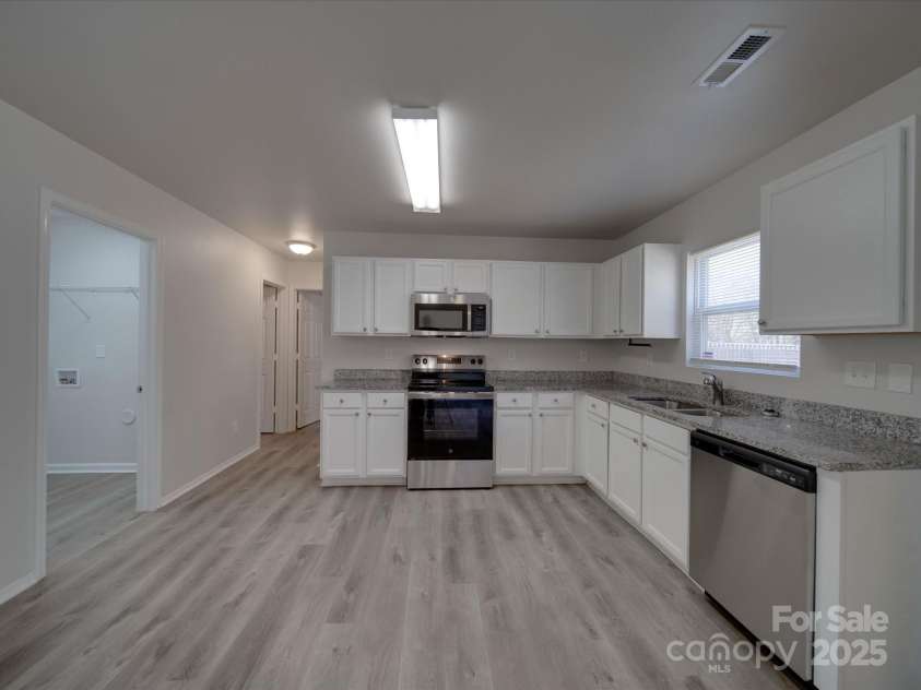4018 Larkhaven Village Drive, Charlotte, NC 28215.  MLS# CAR4248378, YatesRealty ID 6360. 