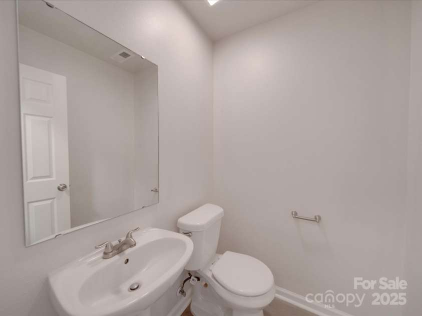 4018 Larkhaven Village Drive, Charlotte, NC 28215.  MLS# CAR4248378, YatesRealty ID 6360. 