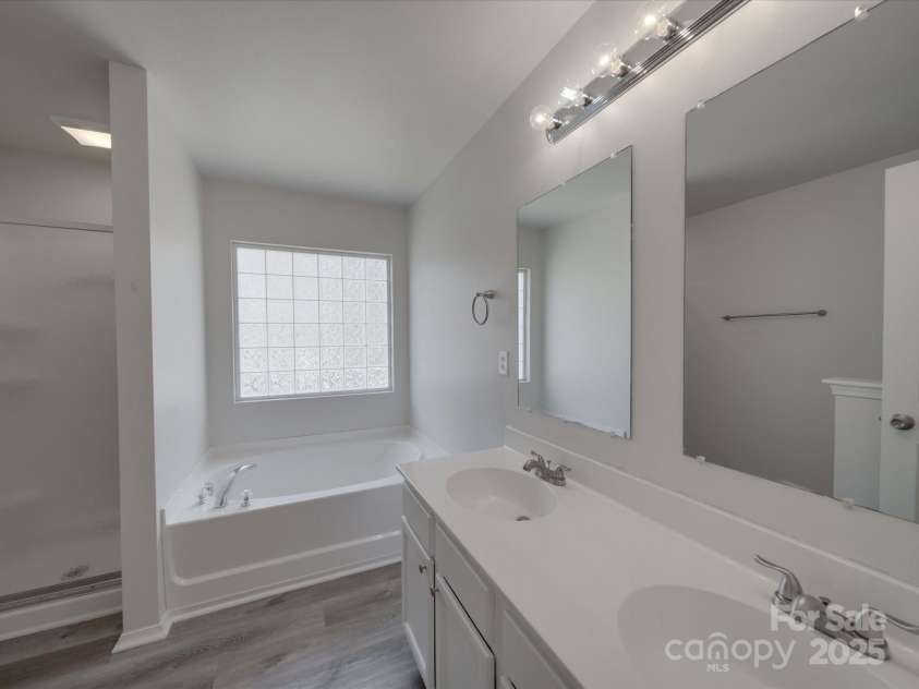 4018 Larkhaven Village Drive, Charlotte, NC 28215.  MLS# CAR4248378, YatesRealty ID 6360. 