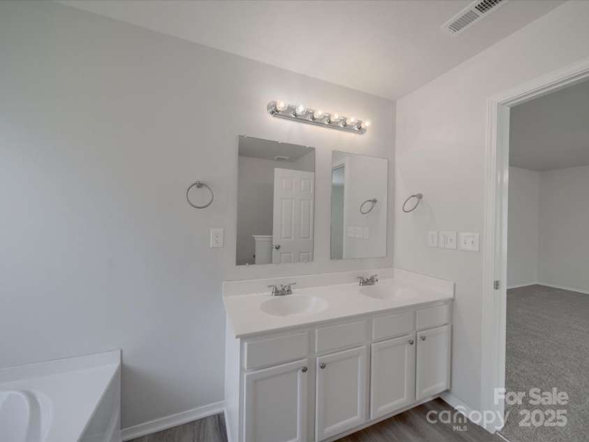4018 Larkhaven Village Drive, Charlotte, NC 28215.  MLS# CAR4248378, YatesRealty ID 6360. 