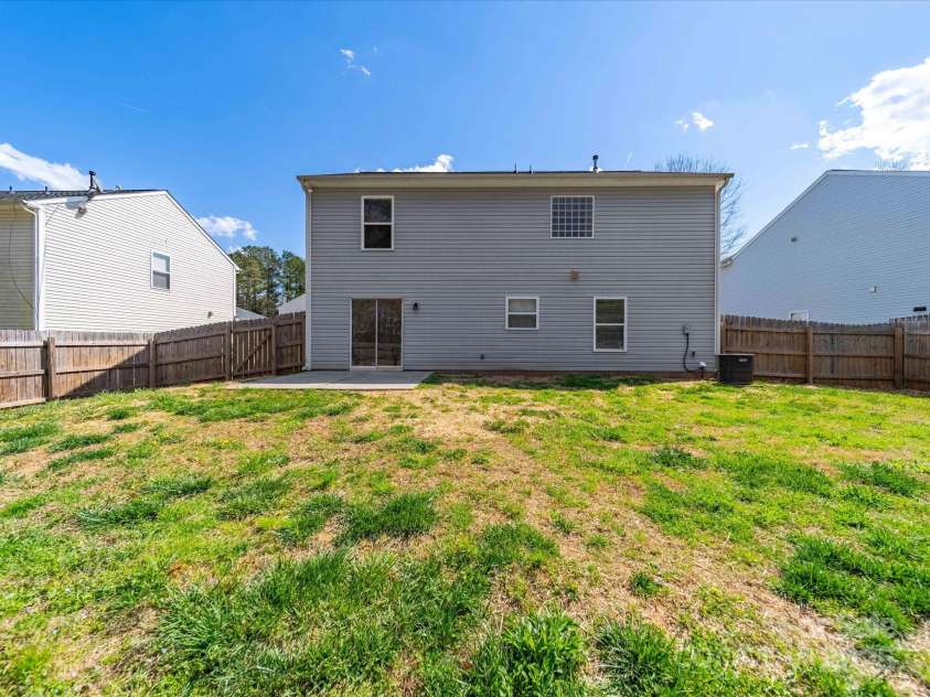4018 Larkhaven Village Drive, Charlotte, NC 28215.  MLS# CAR4248378, YatesRealty ID 6360. 
