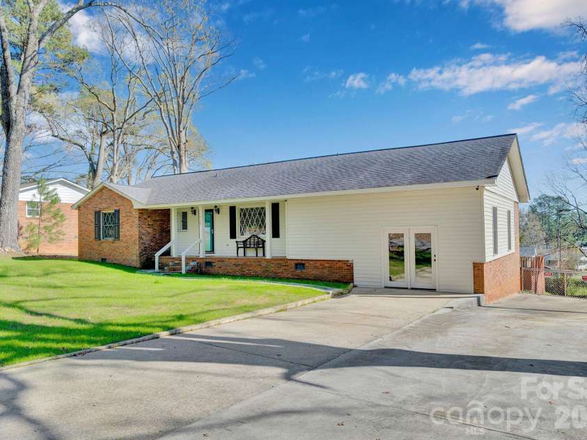 518 Melton Street, Chester, SC 29706.  MLS# CAR4357226, YatesRealty ID 6360. 