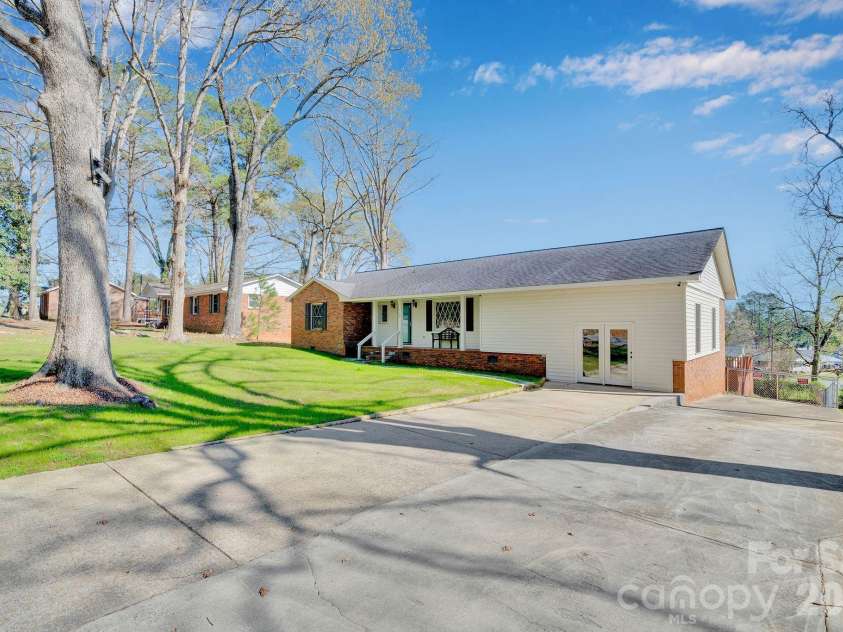 518 Melton Street, Chester, SC 29706.  MLS# CAR4357226, YatesRealty ID 6360. 