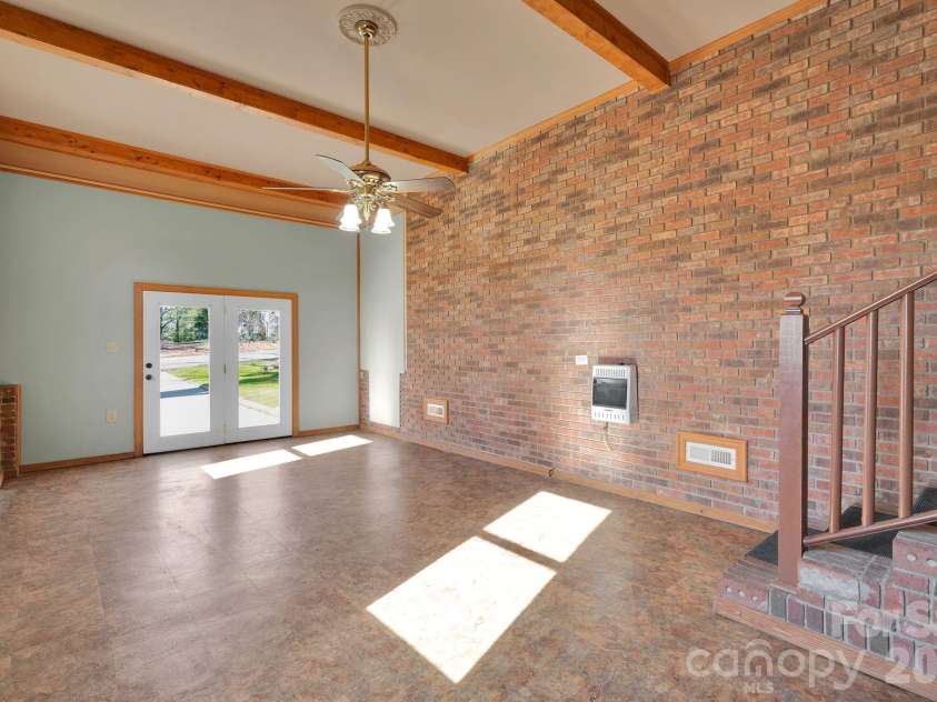 518 Melton Street, Chester, SC 29706.  MLS# CAR4357226, YatesRealty ID 6360. 