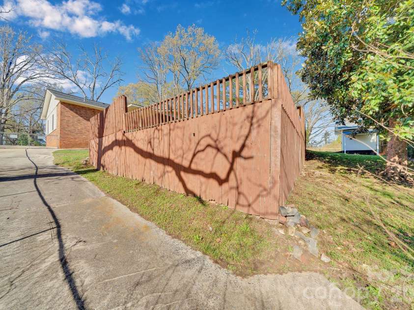 518 Melton Street, Chester, SC 29706.  MLS# CAR4357226, YatesRealty ID 6360. 