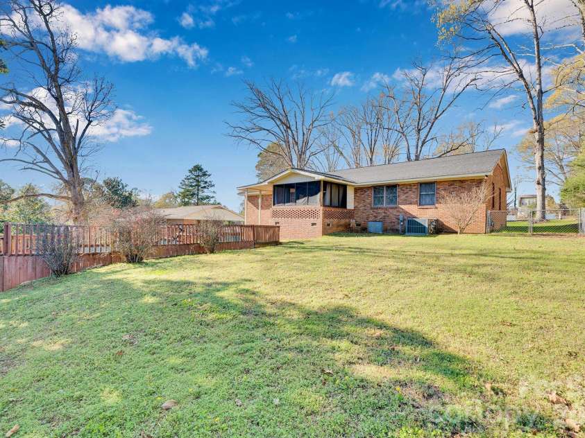 518 Melton Street, Chester, SC 29706.  MLS# CAR4357226, YatesRealty ID 6360. 