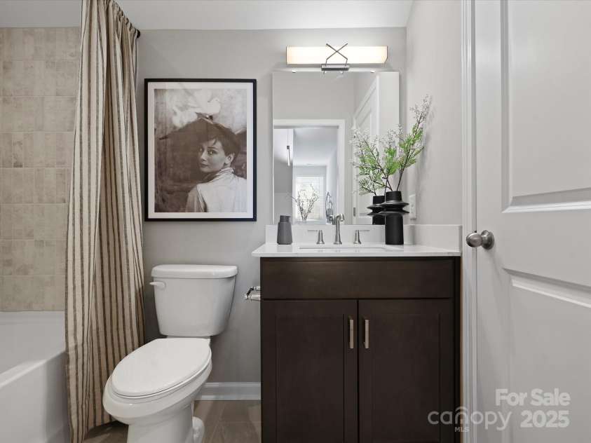 5032 Beirut Drive, Charlotte, NC 28217.  MLS# CAR4330424, YatesRealty ID 6362. Full Bath at Fourth Floor Loft.
